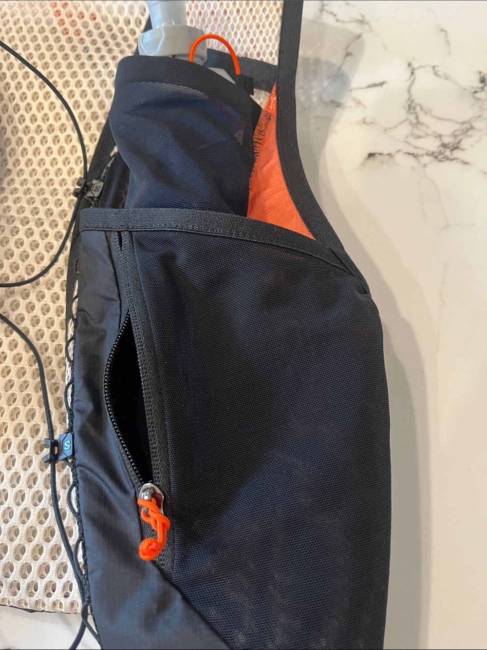 Salomon Black and Orange Hydration Vest small runners hikers - Picture 2 of 6